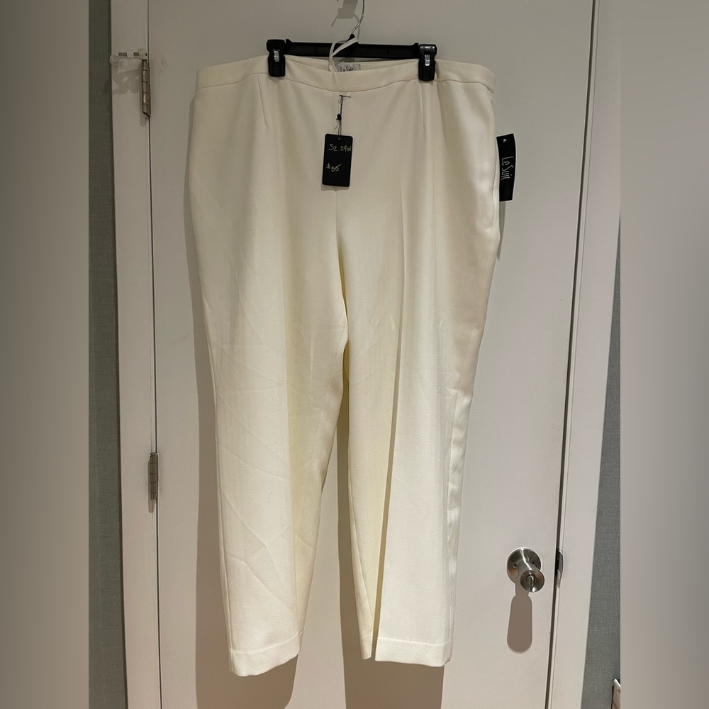 NWT Winter white plus size dress pants by Le Suit